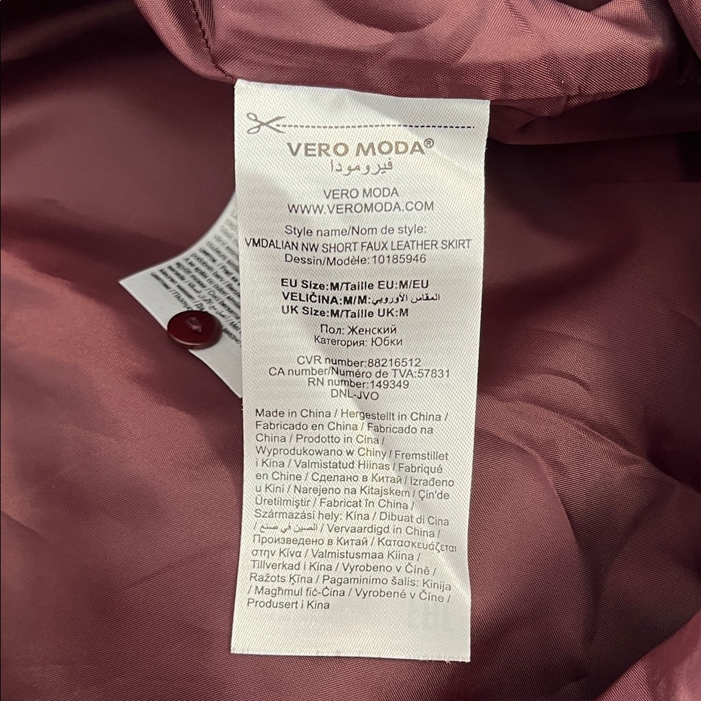 NWOT VERO MODA Faux Leather Oxblood Burgundy Mini Skirt Zippers Lined, Size M - Picture 7 of 9